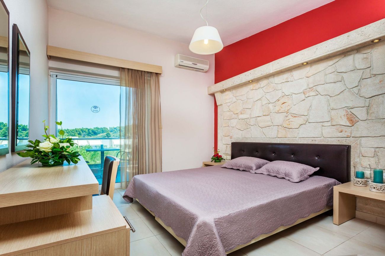 Iris Hotel 3*