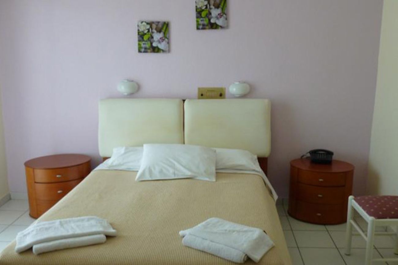 Chrisa Hotel 2*