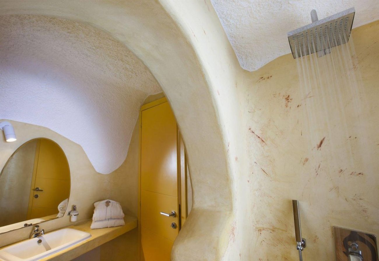 Abyssanto Suites & Spa 4*