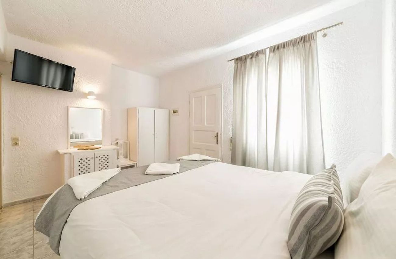 Artemis Suites Santorini 3*