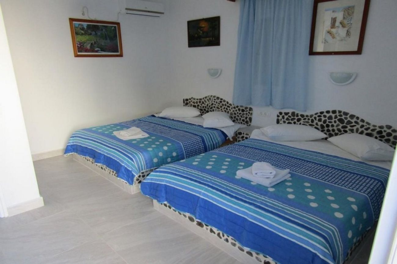 Hotel Perissa 2*
