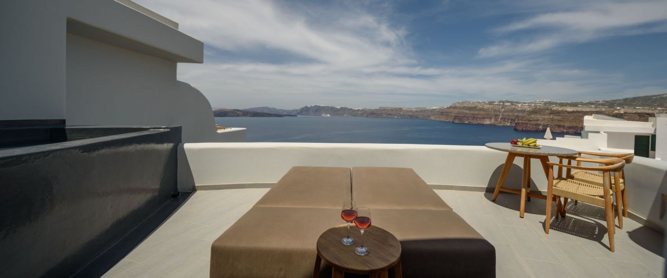 Neptune Luxury Spa Suites Santorini