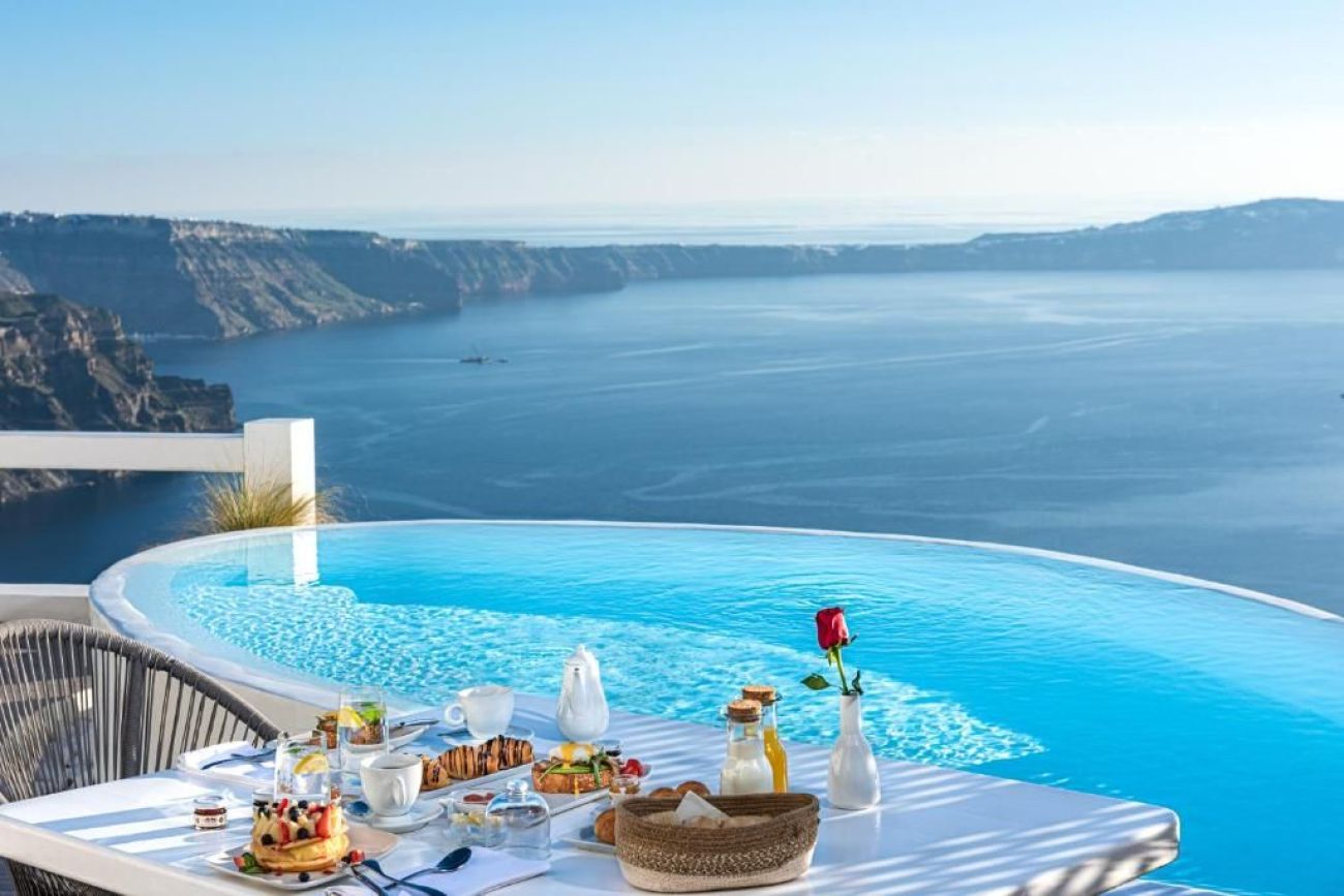 Aqua Luxury Suites Santorini 5*