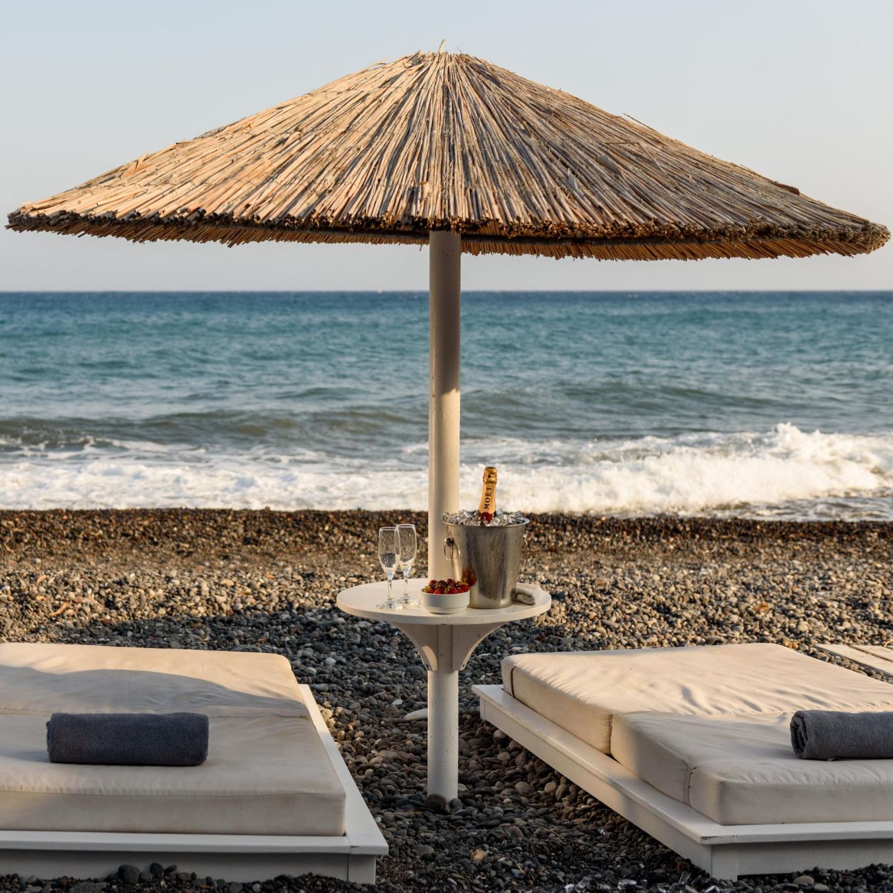Alesahne Beach Hotel Santorini