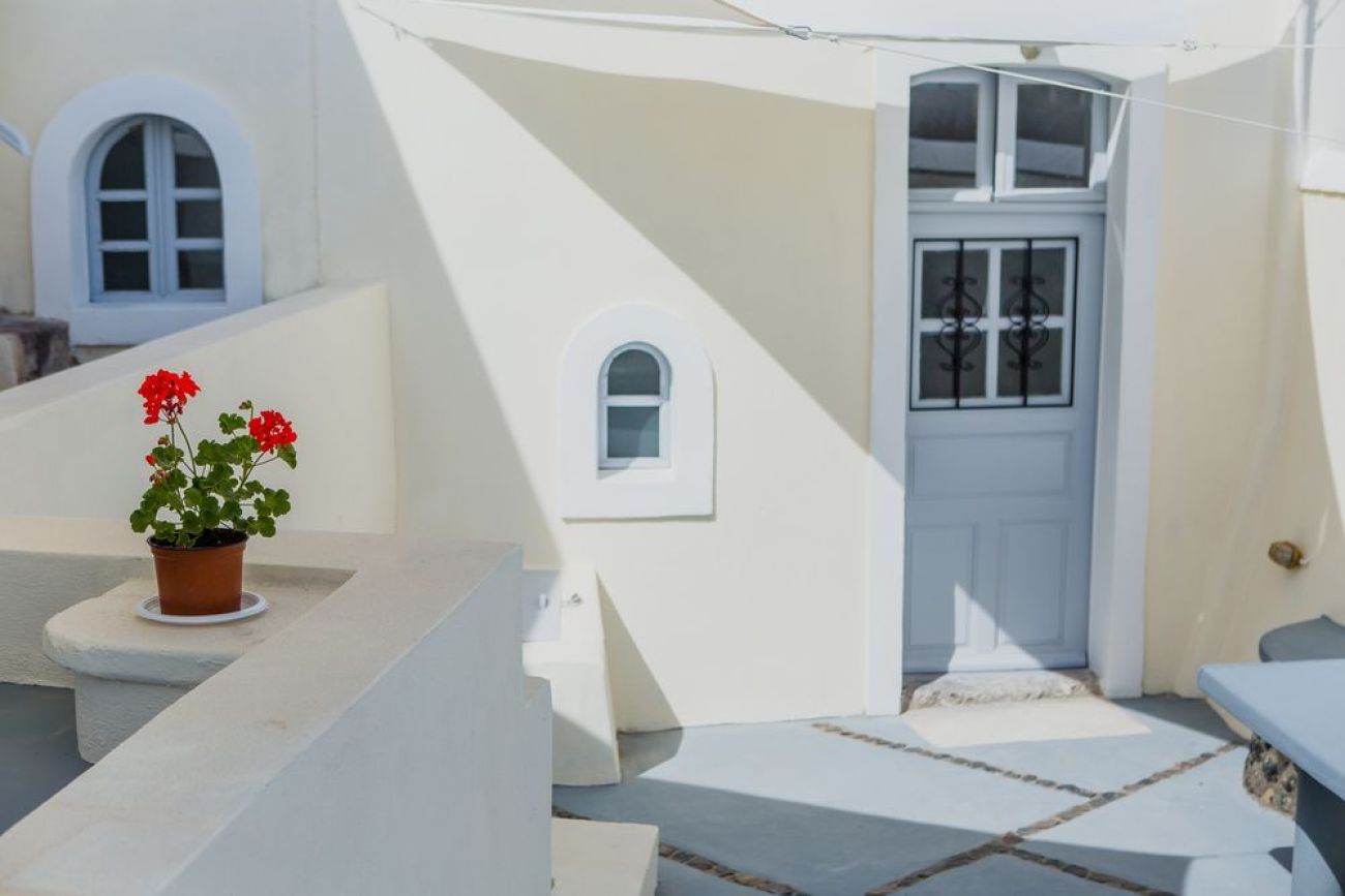 Day One Fira Mansion