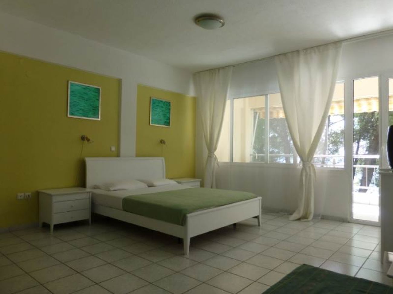 Dryades Hotel 3*