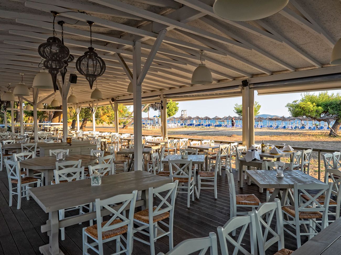 LAGOMANDRA BEACH HOTEL 4*