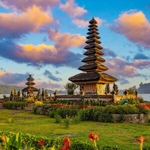 Gorgeous,Sunset,At,Pura,Ulun,Danu,Bratan,Temple,In,Bali
